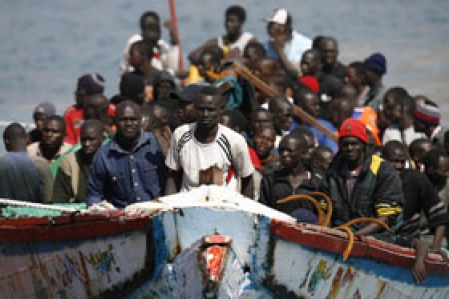Révélation de Gérald Darmanin : avant leur naufrage, des migrants menaçaient de lancer leurs bébés dans l’eau si la police française les empêchait de partir en bateau…