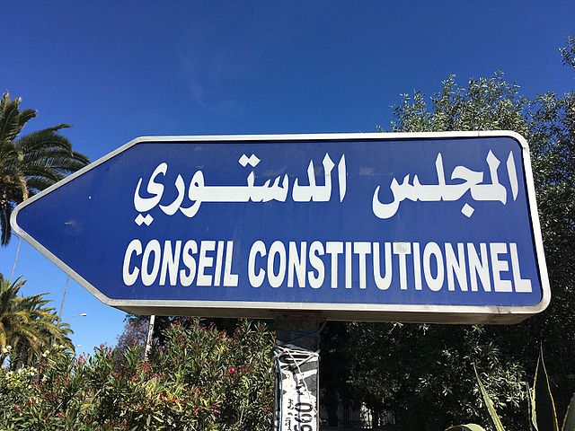 Covid et libertés : le Conseil constitutionnel annonce qu’il ne jouera pas son rôle dans un français approximatif