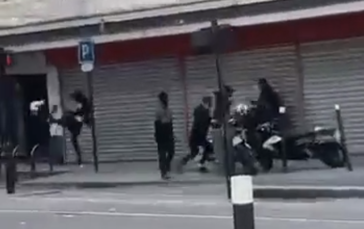 Califat de Saint-Denis : Deux motards de la police lynchés par une dizaine d’individus originaires de l’immigration (VIDÉO)