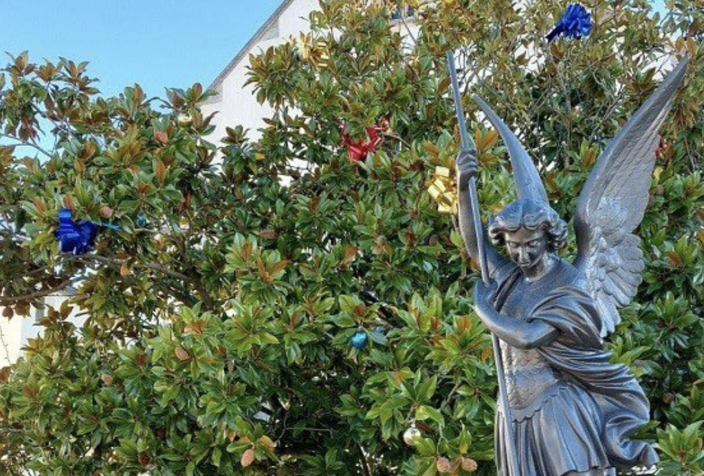 Statue de l’archange Michel aux Sables-d’Olonne : la “justice” ordonne son retrait alors qu’elle avait été approuvée par 94,5% des habitants…
