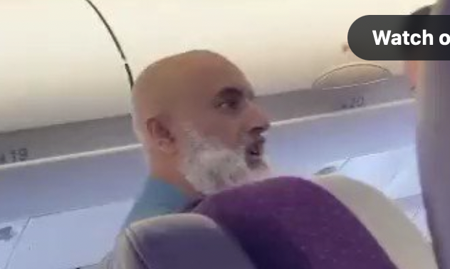 Un musulman terrorise les passagers d’un vol en criant “Êtes-vous esclaves d’Allah ?” (VIDÉO)