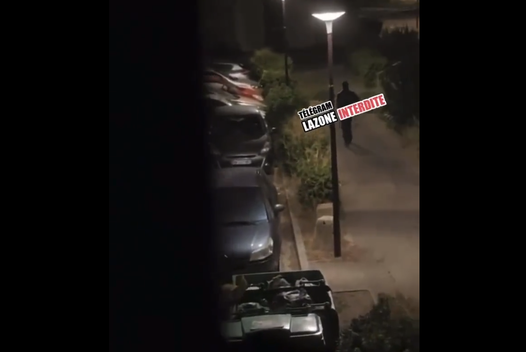 Avignon :  Deux individus armés de kalachnikovs recherchent un homme et le blessent par balle dans le quartier de la Rocade (VIDÉO)