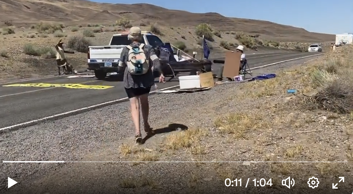 Au Nevada, la police dégage les écolos bloqueurs de route sans ménagement (VIDÉO)